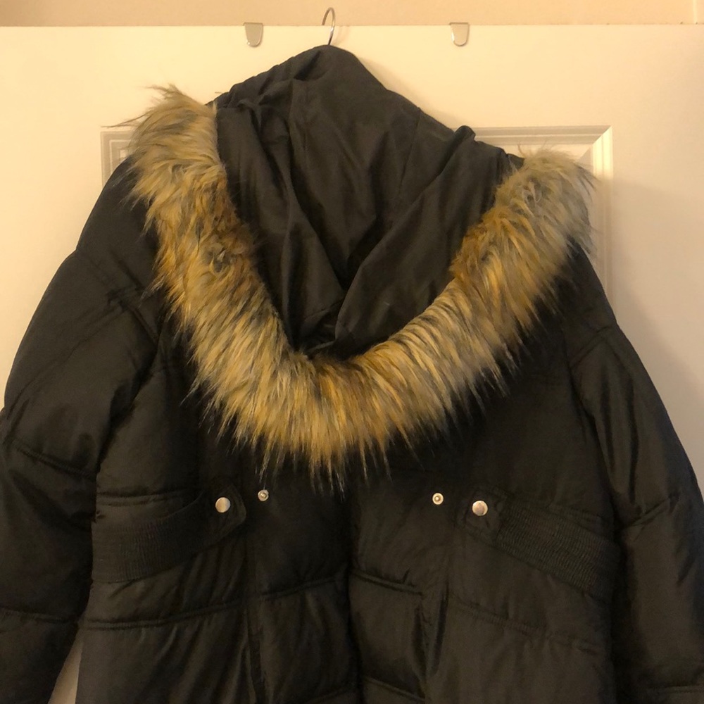 Black puffer coat - Picture 3 of 4